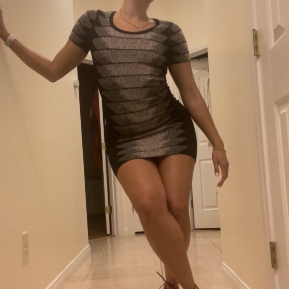 Short sleeve body on dress - Picture 8 of 11